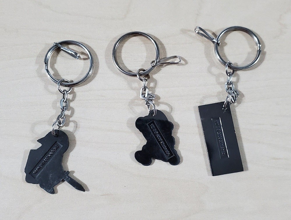 Rare 2008 Nintendo 3-Piece Keychain Zipper Pull Set Link Mario & NES Controller