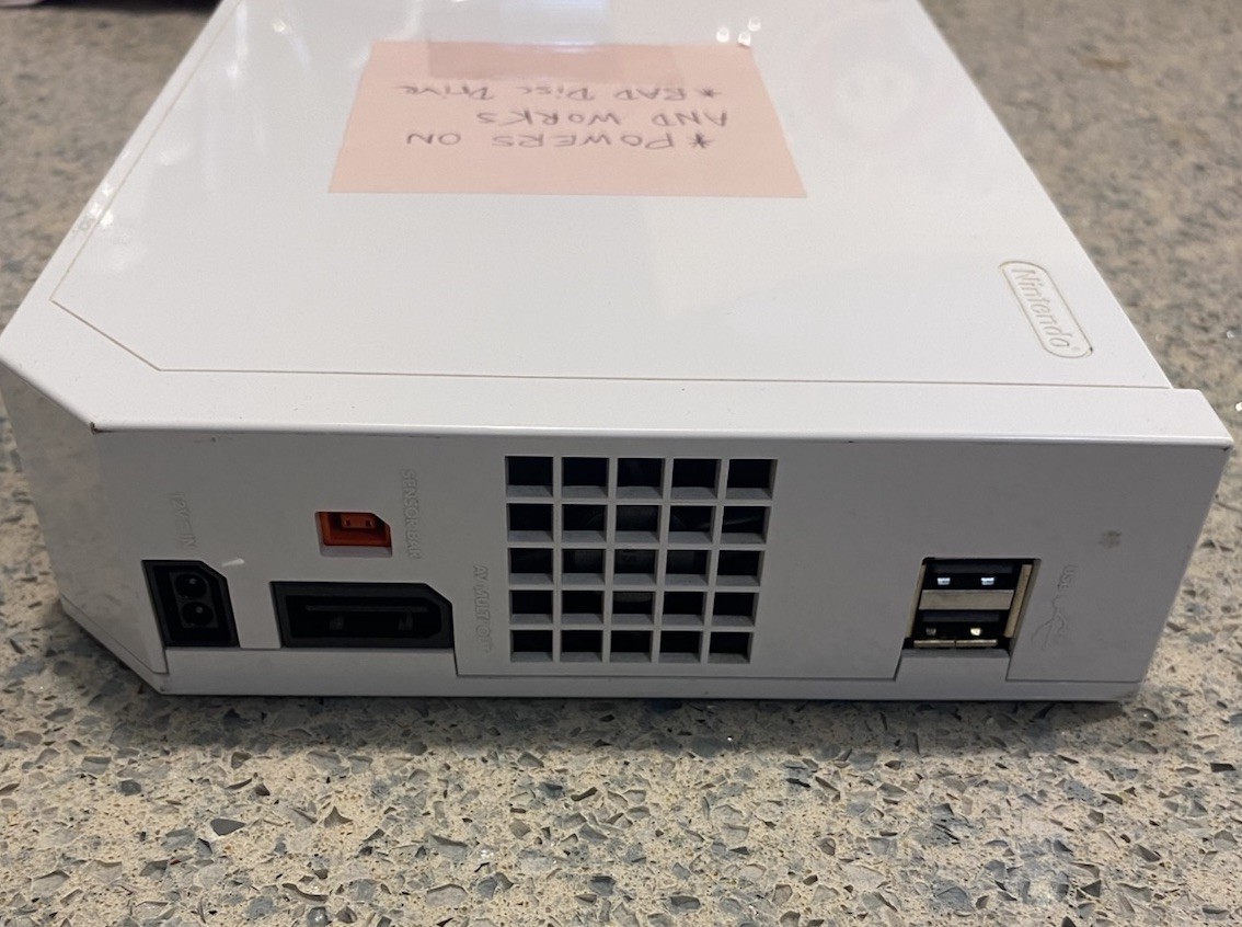 Nintendo Wii Original (BACKWARDS COMPATIBLE WITH GAMECUBE) – READ DESCRIPTION