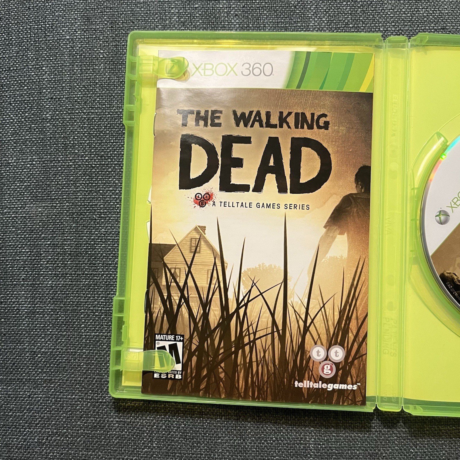 The Walking Dead: A Telltale Games Series (Microsoft Xbox 360) w/Manual CIB