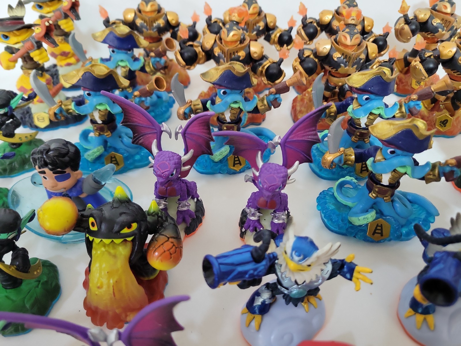Activision Skylanders – Bulk Lot of 30 + Figures