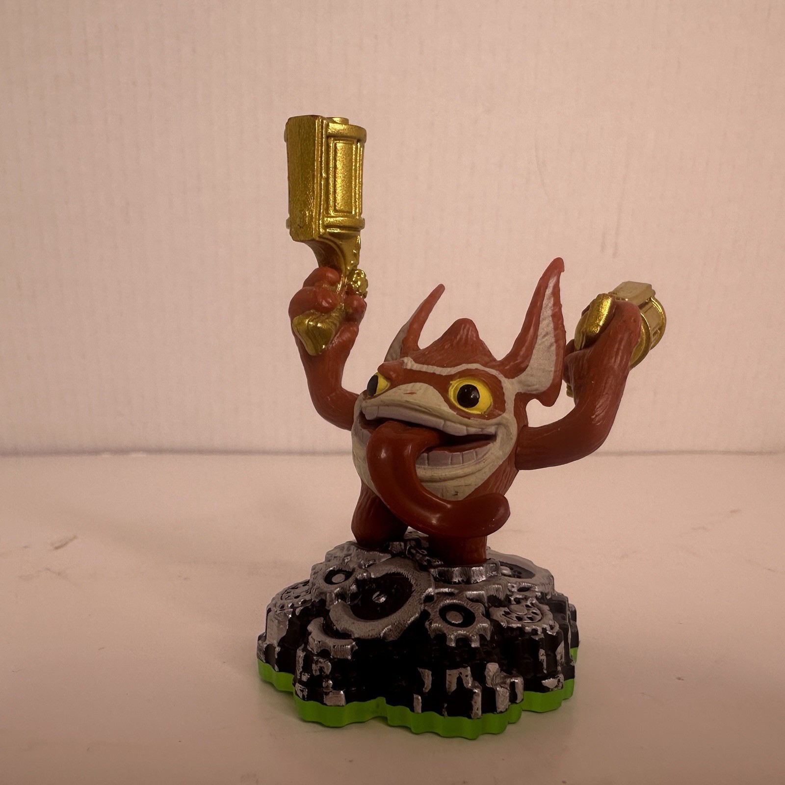 Skylanders Spyros Adventure: Trigger Happy Character Figure – Green Base