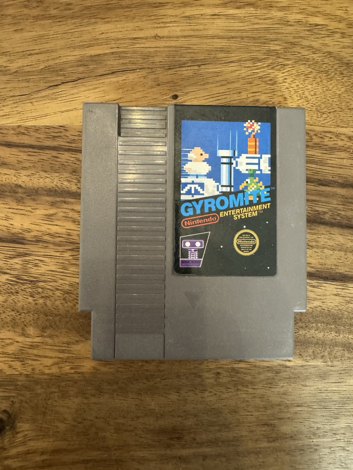 Nintendo R.O.B ROBOTIC OPERATING BUDDY ROBOT NES 1985 Powers on with Gyromite