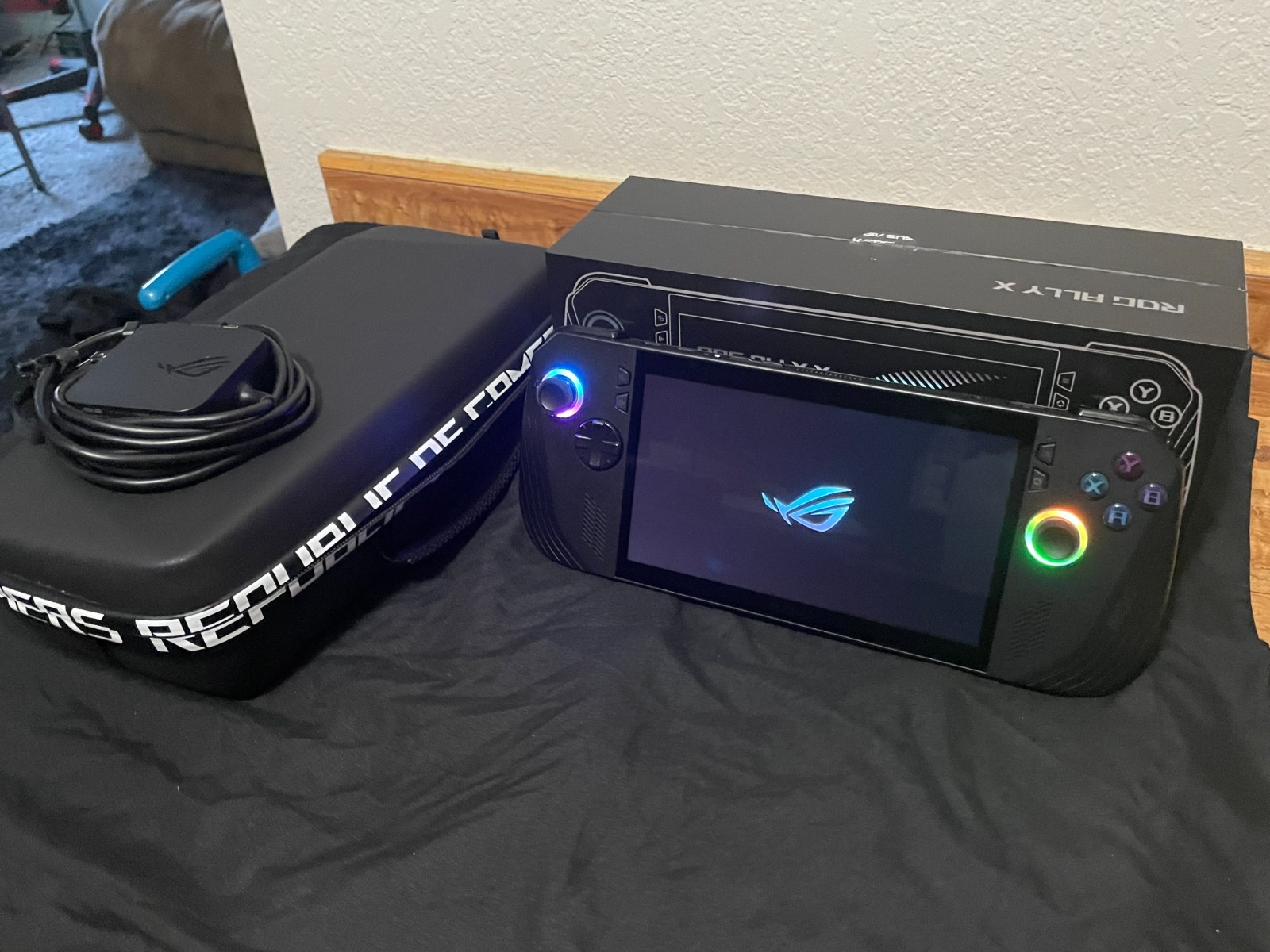 ASUS ROG Ally X 7″ AMD Ryzen Z1 Extreme 24GB RAM 1TB Black – See Description