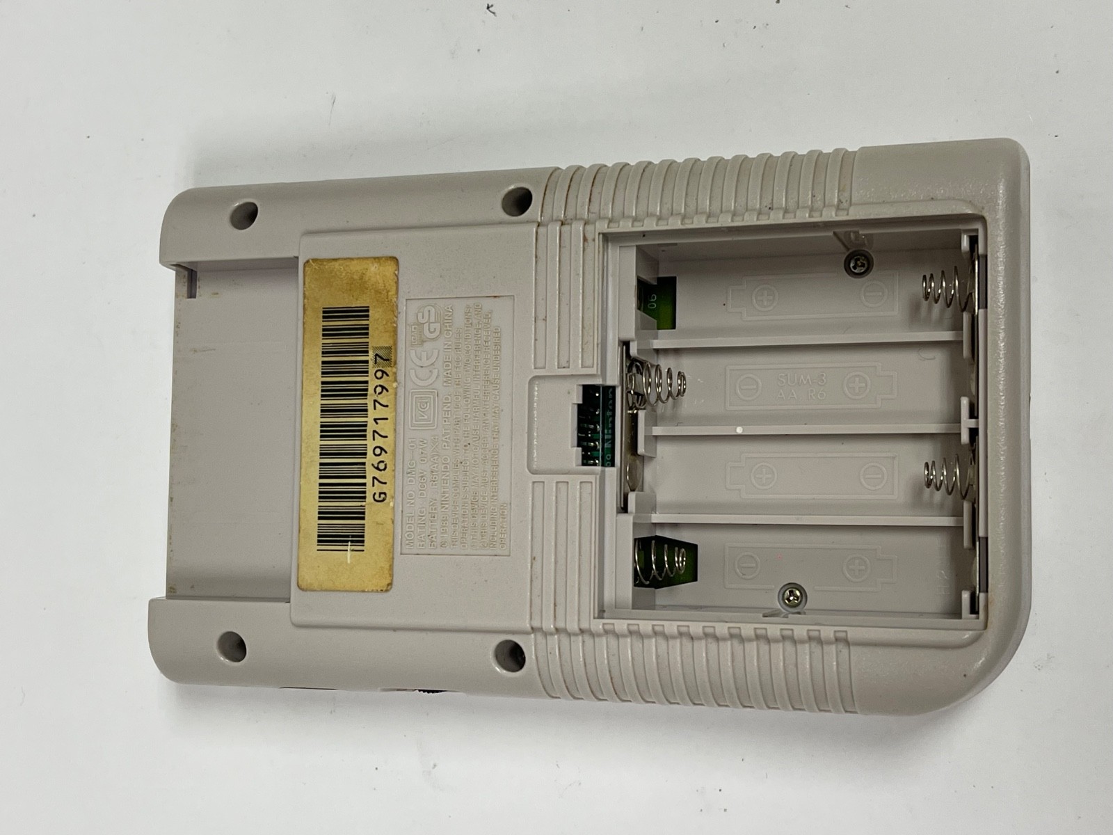 Original Nintendo Game Boy DMG-01 Works Includes Mad Catz Power Clip Battery