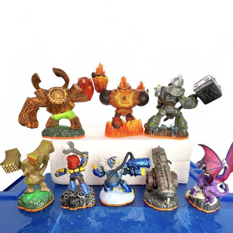 Skylanders Giants 8 Figure Lot w/ Case Tested Hot Head Crusher Tree Rex