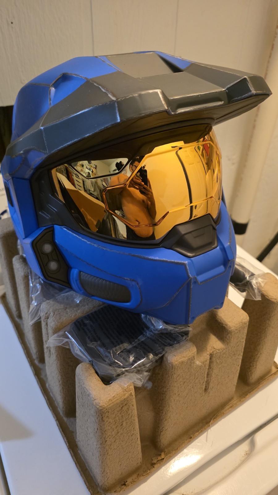Halo The Spartan Collection Mjolnir War Games Helmet Blue w/ Lights & Stand