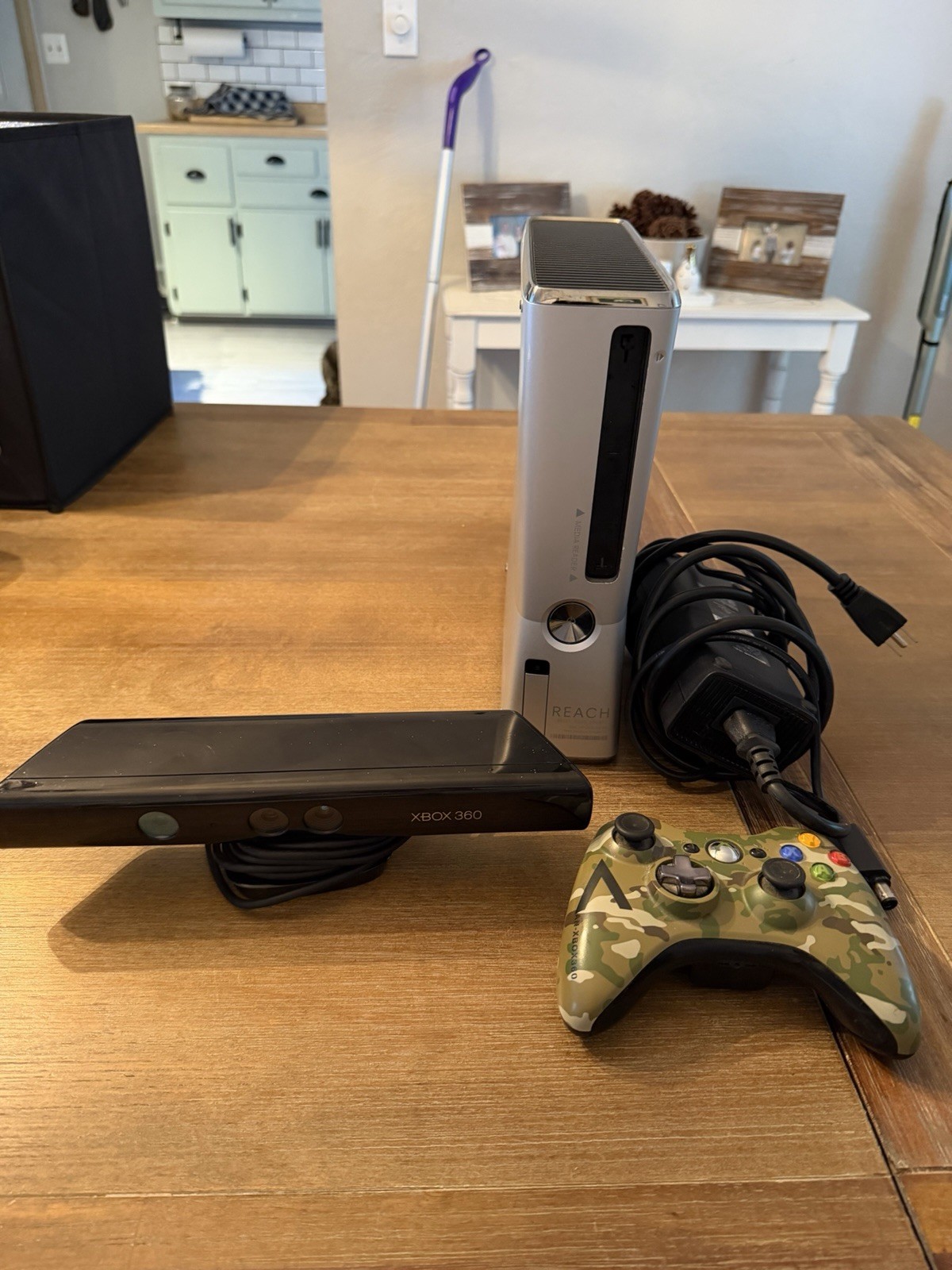 Xbox 360 S Halo Reach Limited Edition Silver Console No HDMI Cable
