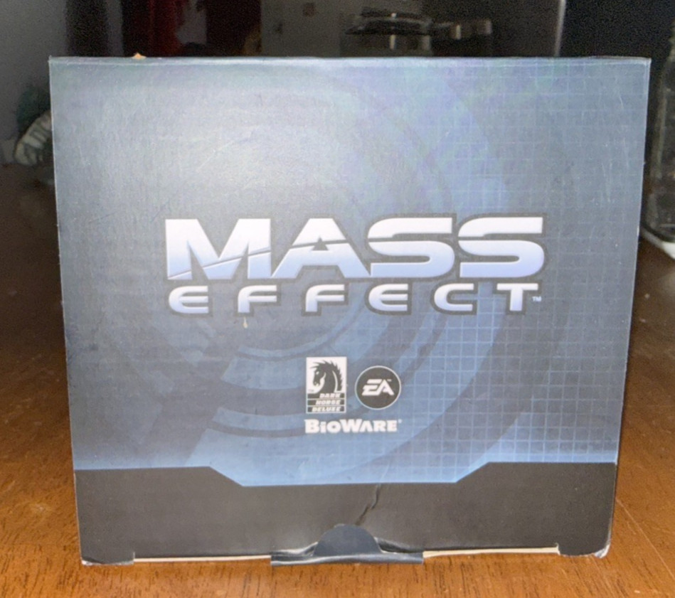 Mass Effect Alliance Cruiser Replica Model Dark Horse Silver Edition