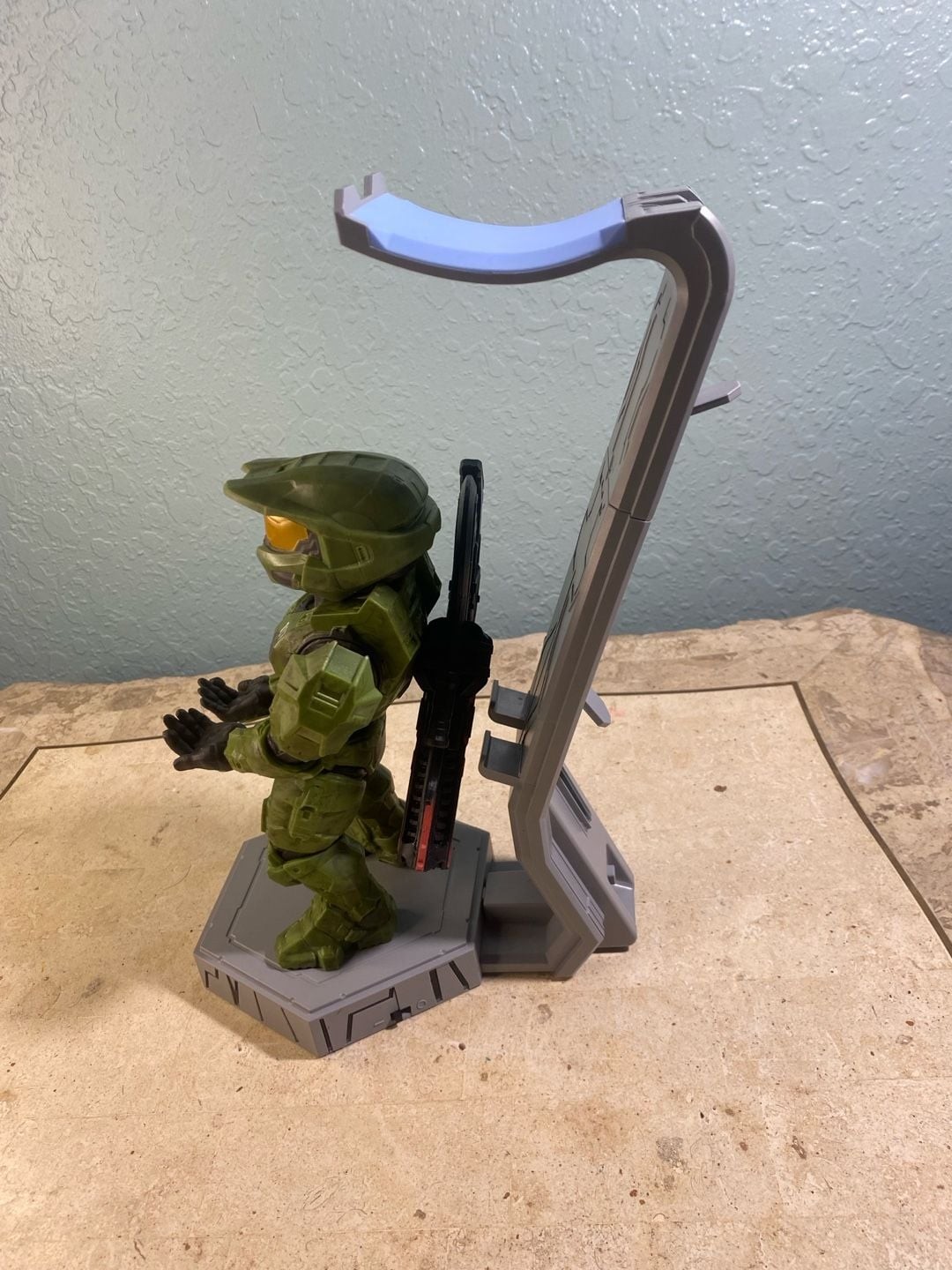 Halo Infinite Master Chief Deluxe Cable Guy Light-Up Phone and Controller Holder