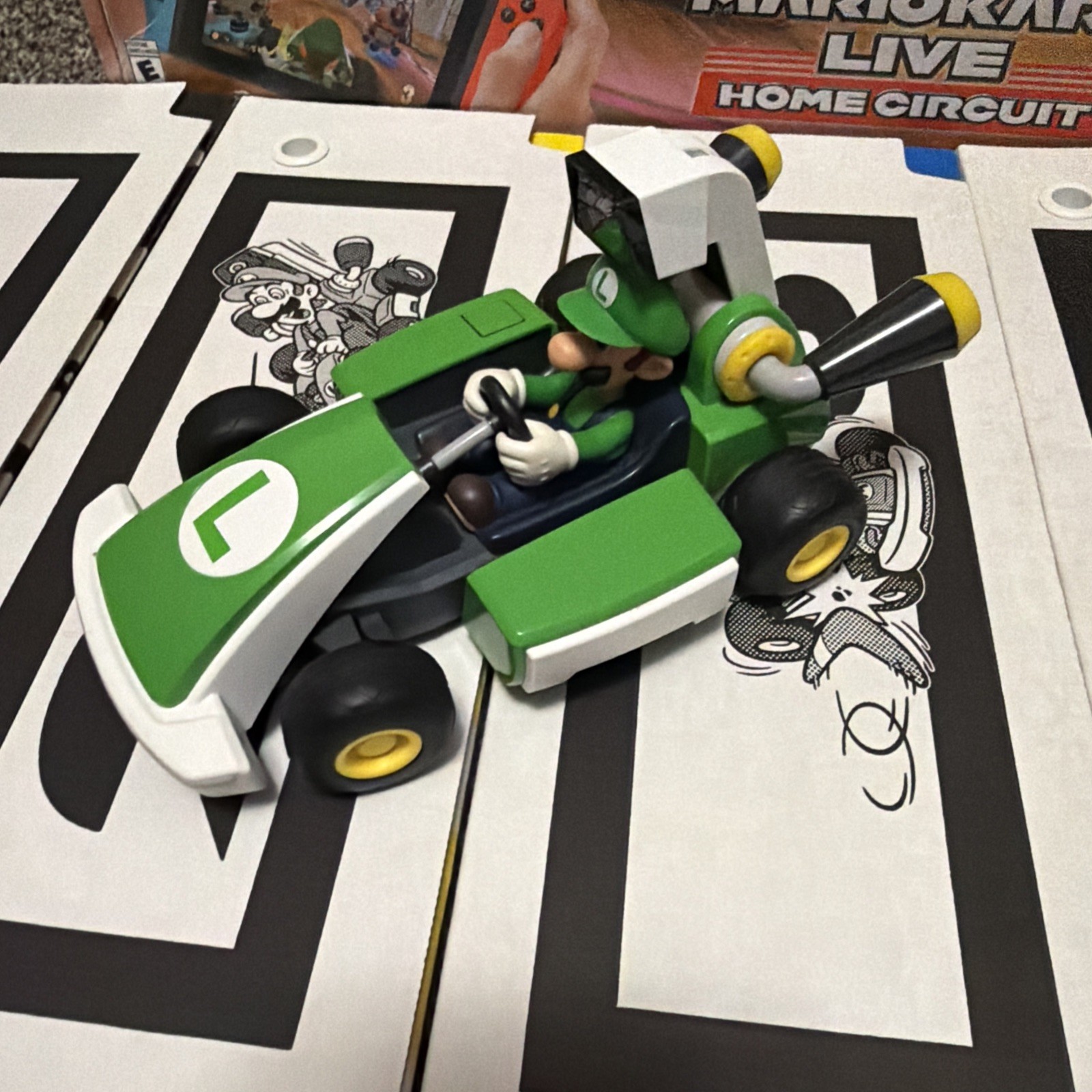 Mario Kart Live: Home Circuit -Luigi Set – Nintendo Switch everything included