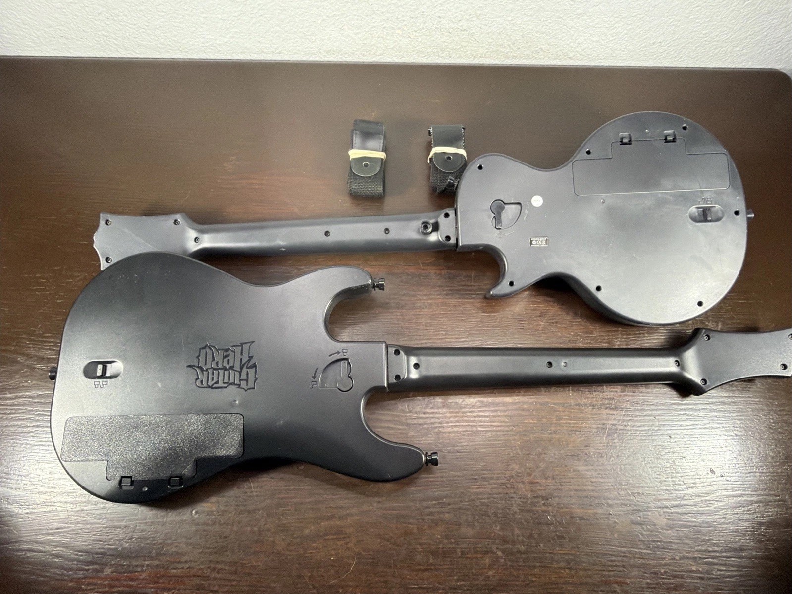RedOctane Wii Guitar Hero 5 Guitar + Gibson Style Knockoff Wireless Controller