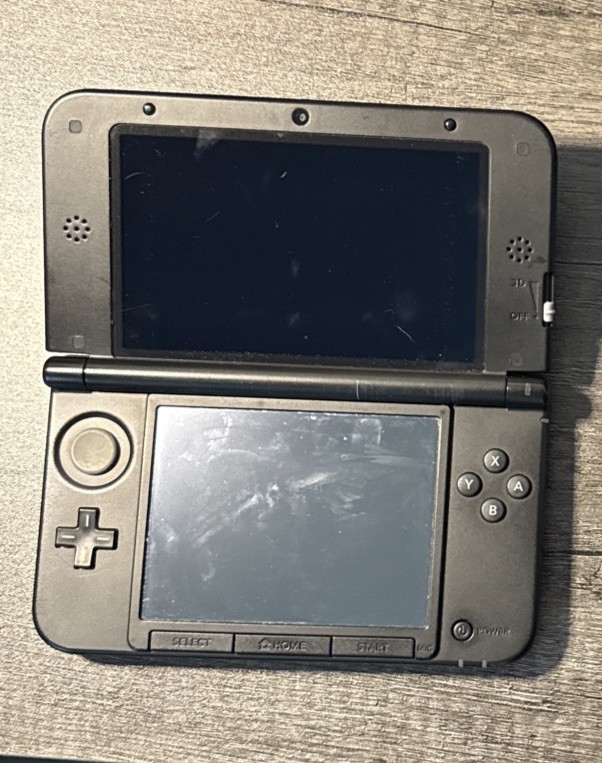 Nintendo 3DS XL Clean Black w/ Stylus And Charger Great Shape Tested