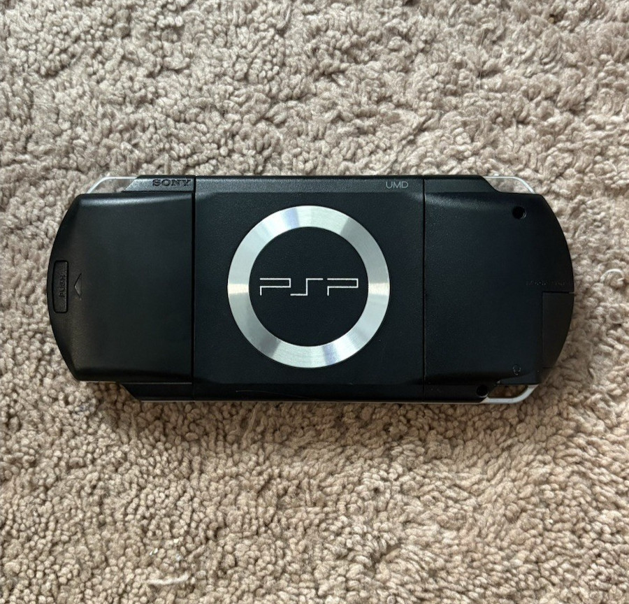 Sony Playstation Portable PSP 1001 Bundle (READ DESCRIPTION)