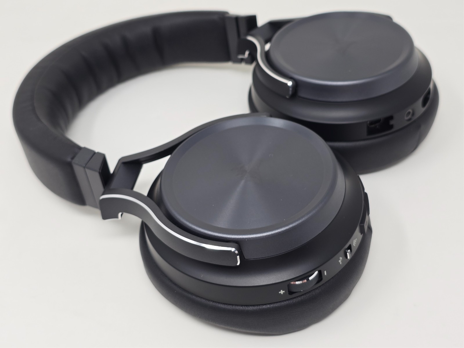 Corsair Virtuoso RGB Wireless XT Gaming Headset Microphone Dual Wireless