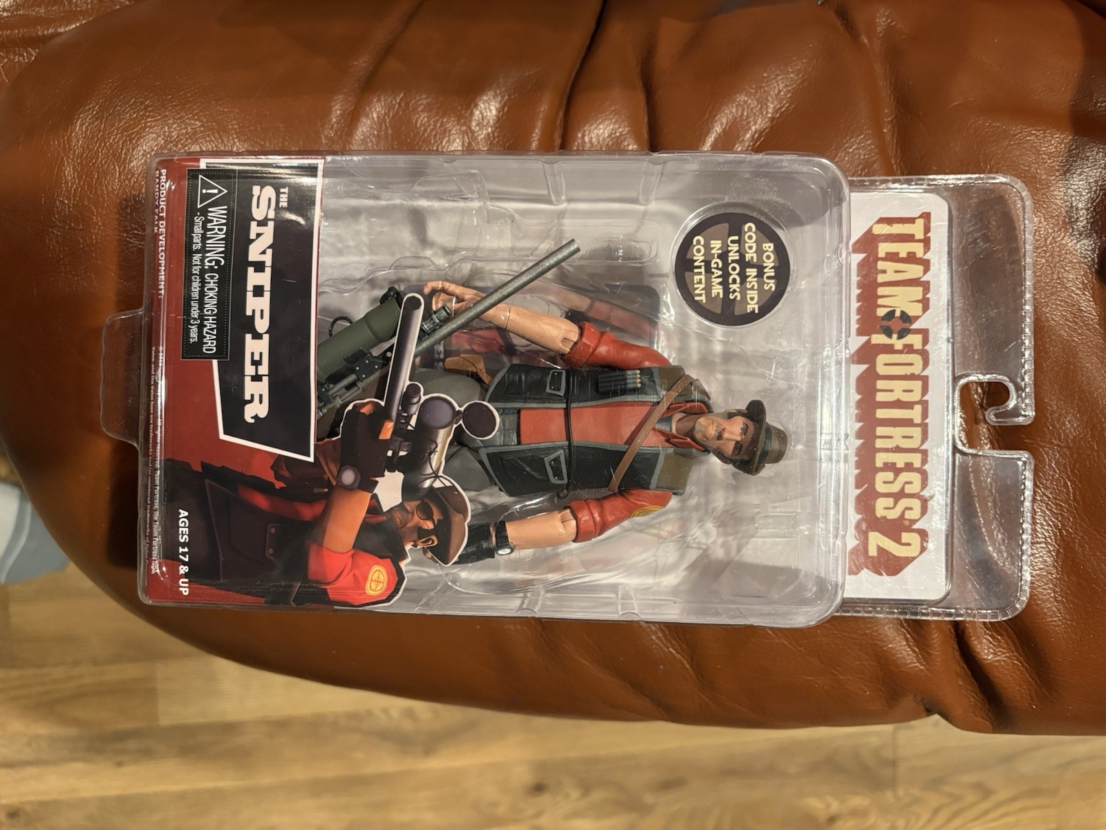 NECA Team Fortress 2 Spy & Sniper Action Figures Bonus Code In-Game Content(new)