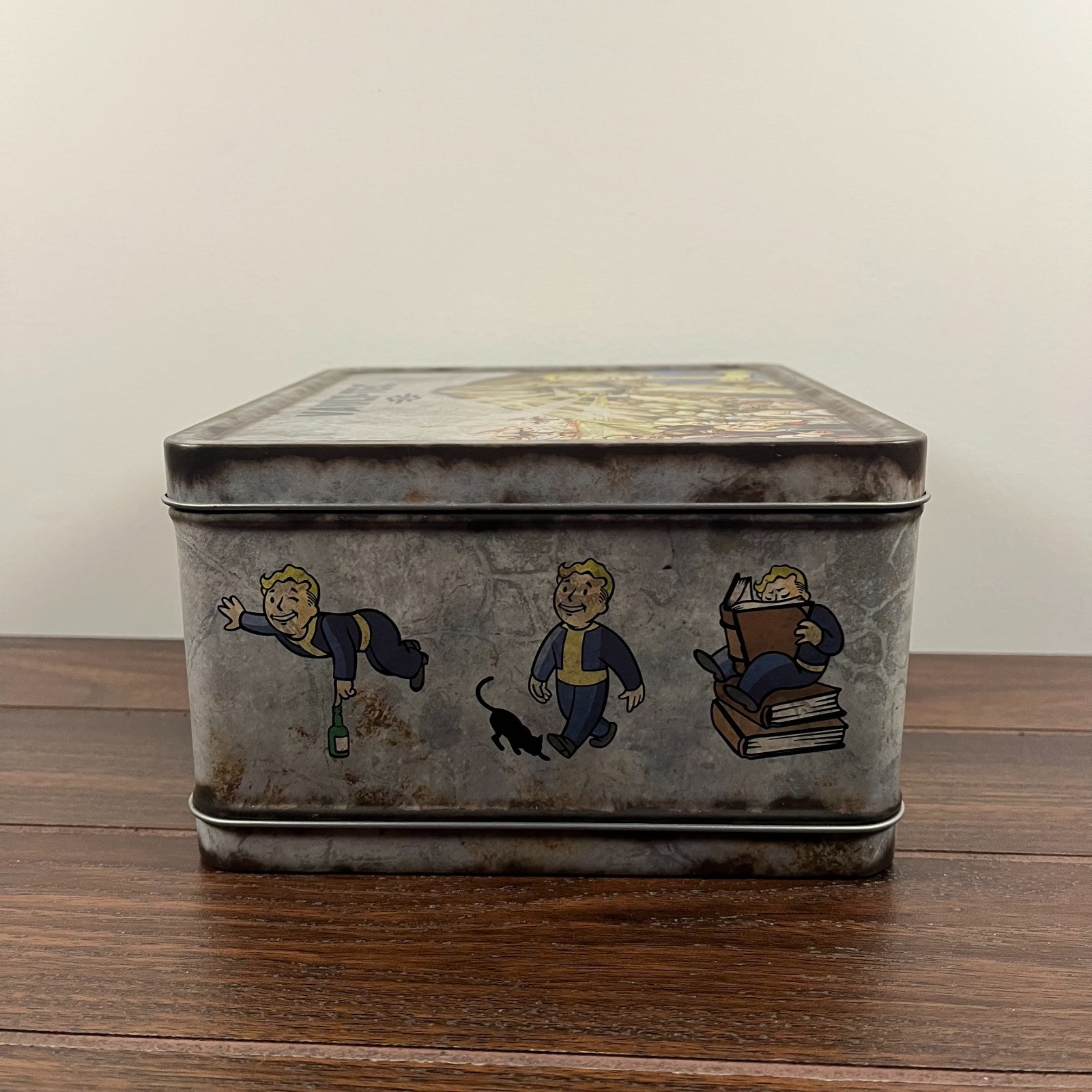 Fallout 3 Fanwraps Vault-Tec “Weathered” Tin Tote – Lunchbox | Excellent Cond.