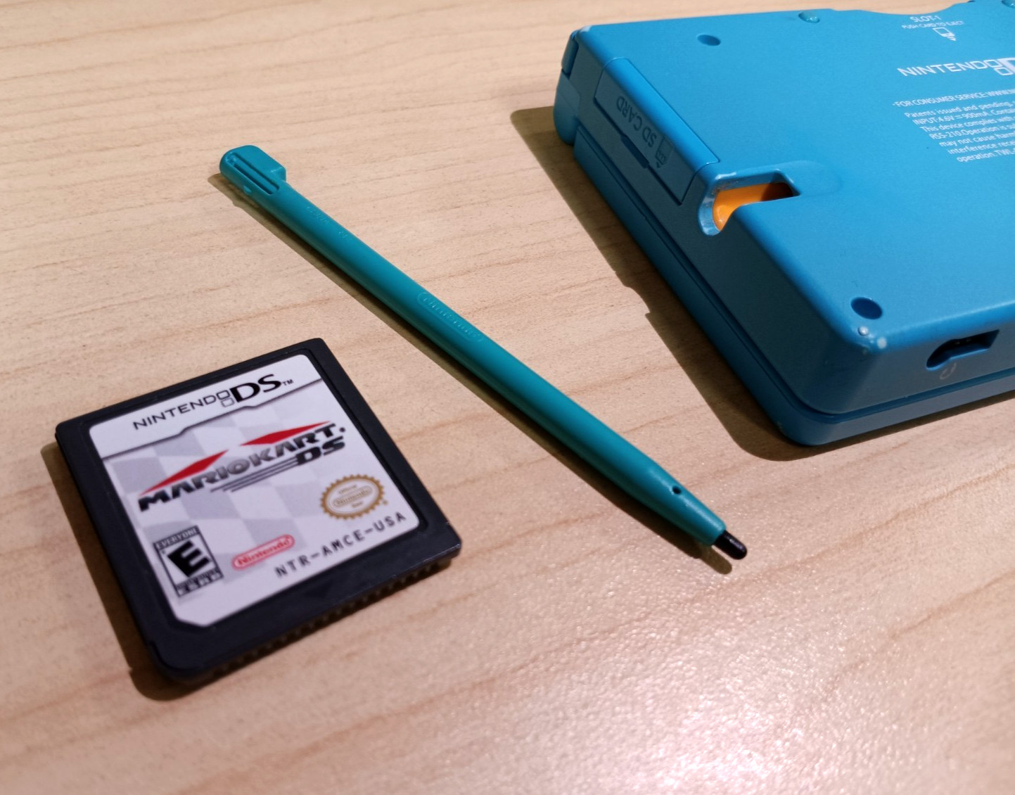 Nintendo DSi light blue console bundle w/ 5 games & charger- Tested