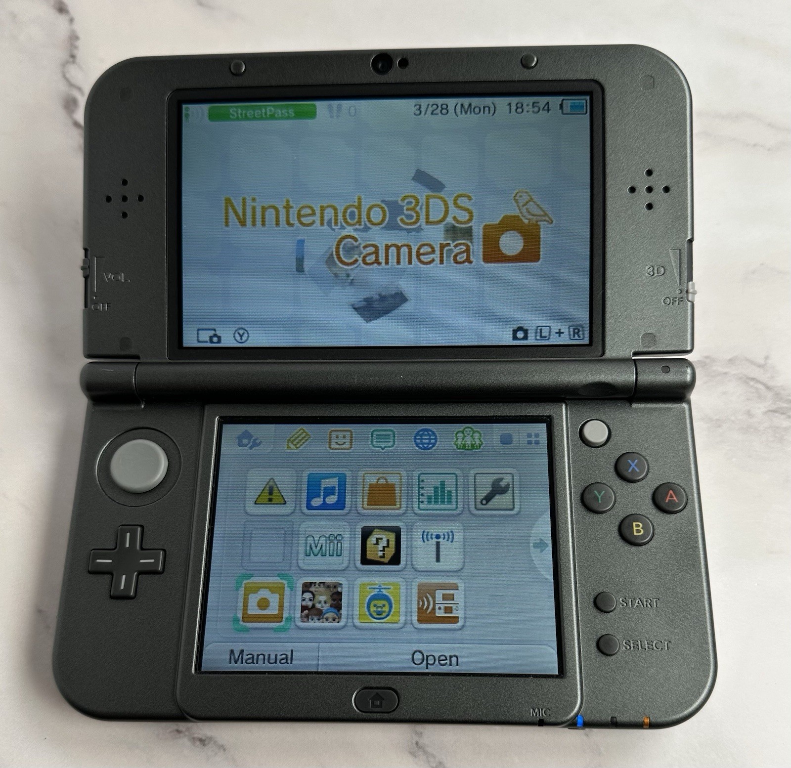 Nintendo New 3DS XL Console W/Charger & Case (DOESN’T READ GAMES/PARTS ONLY)