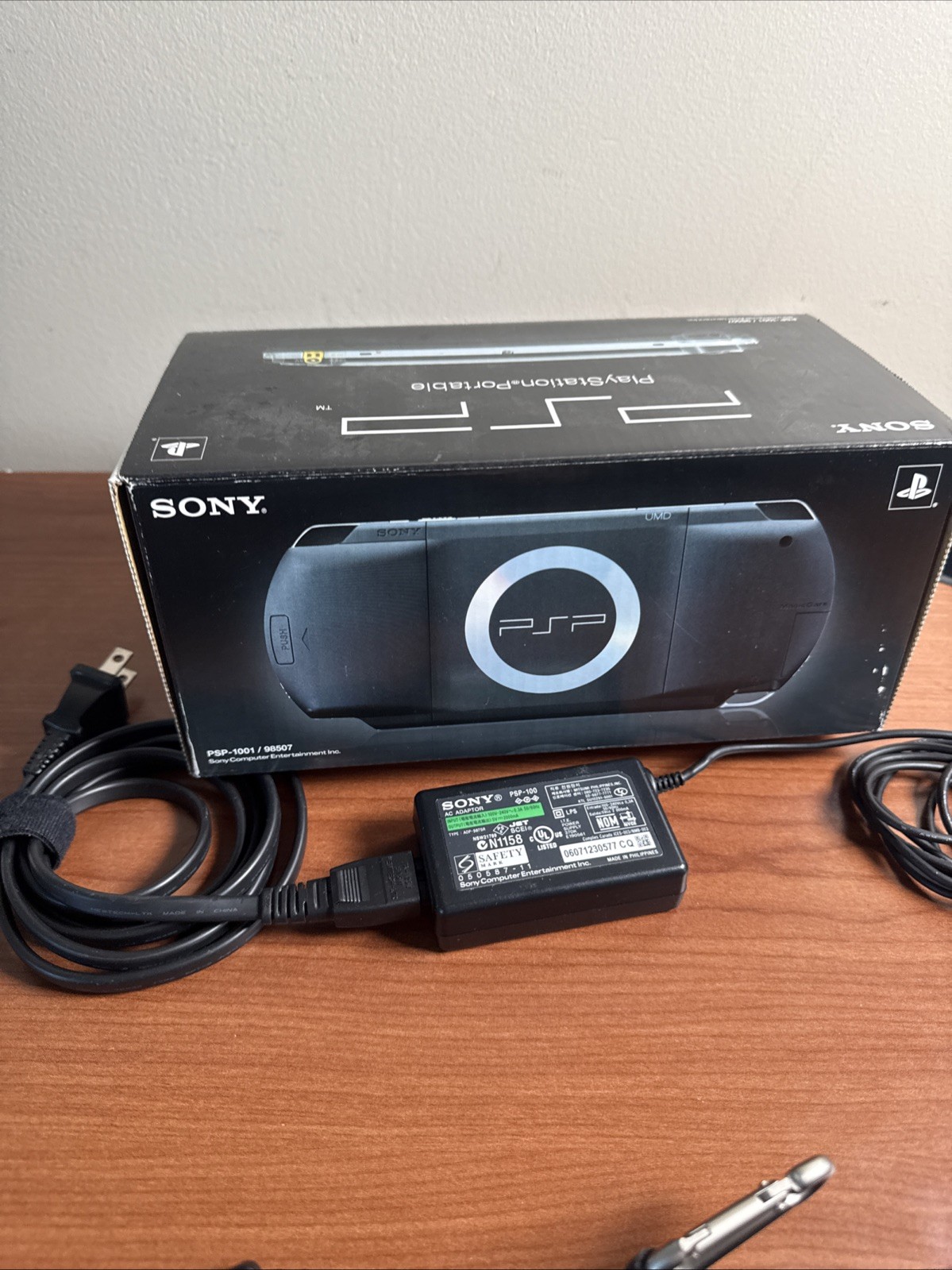 Sony Play Ststion PSP-1001 With Box And Charger And Case No Manual Near Complete