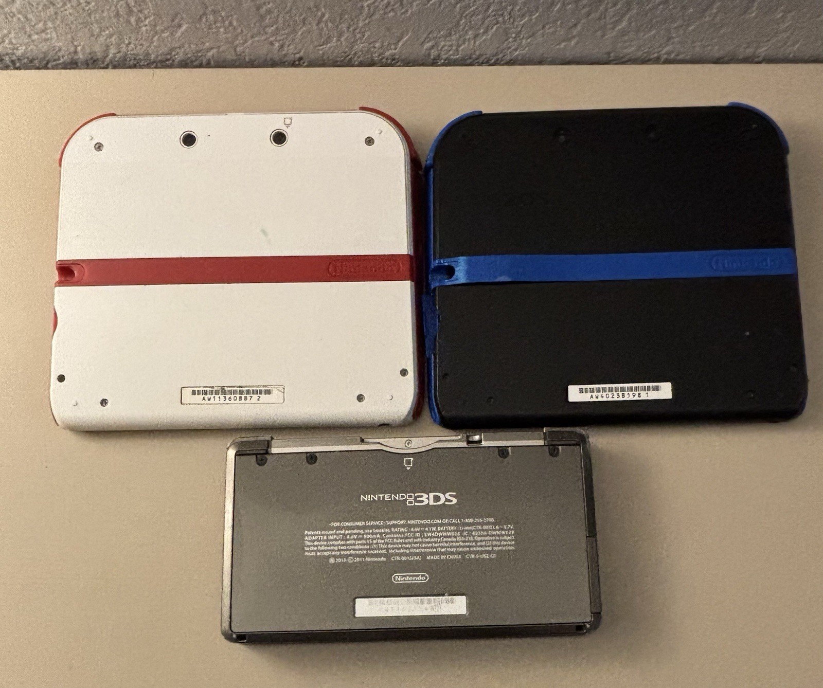 Nintendo 2DS/3DS Handheld Console Lot (3) Black/Blue White/Red Black 3DS