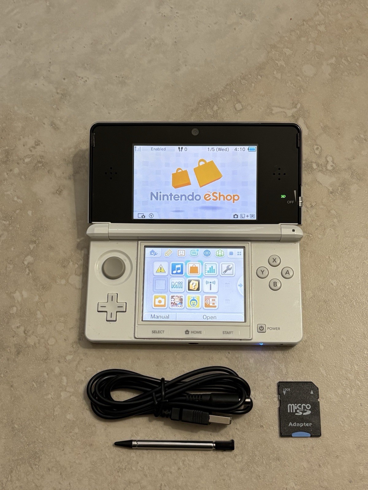Nintendo 3DS Console White Edition With Charger US SELLER New Top Screen