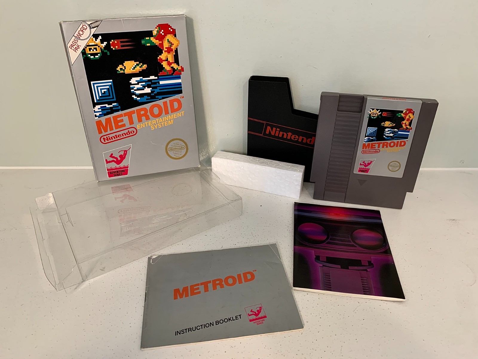Nintendo NES Metroid 5 Screw Hangtab 1st Print CIB Complete In Box Original 1987