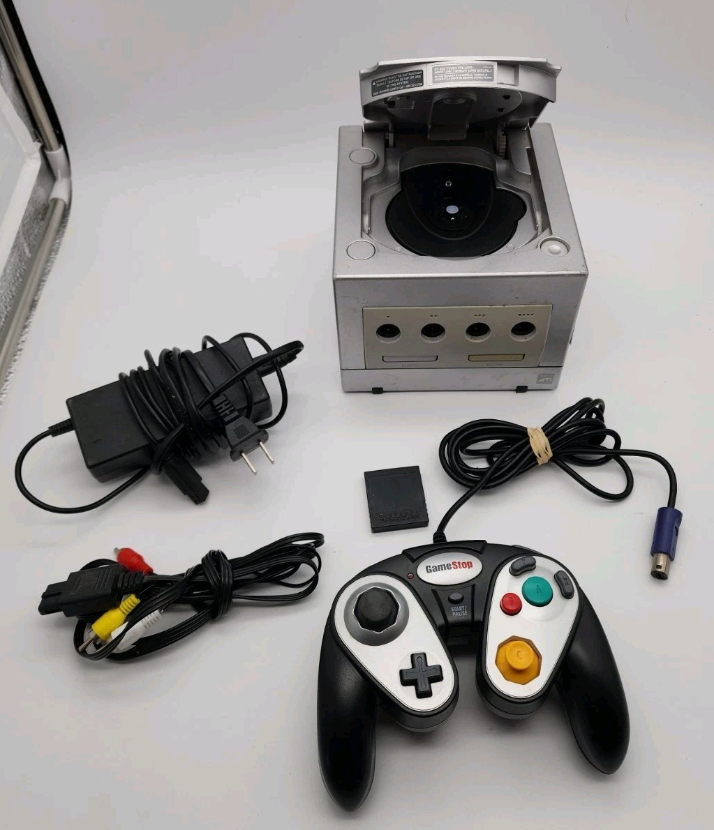 Nintendo GameCube Console – Silver- DOL-001 w/ Cords, Controller, Memory Card
