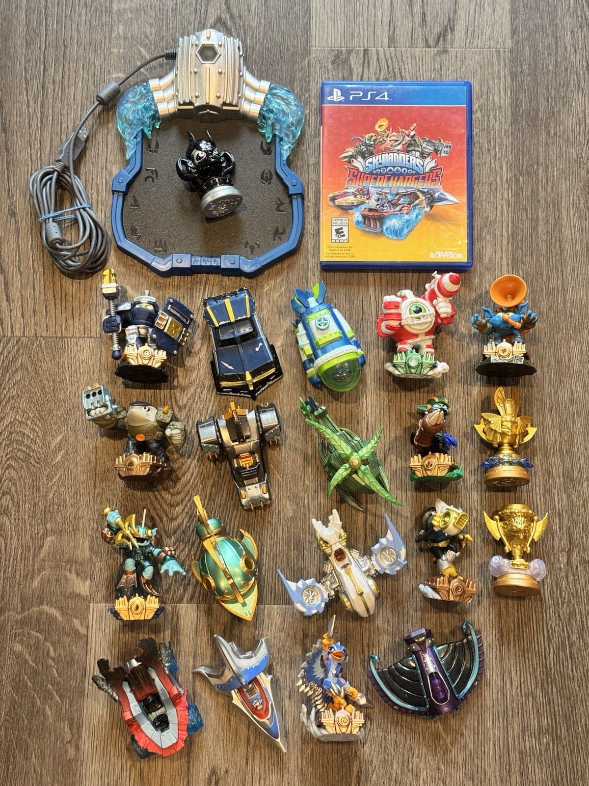 Skylanders Superchargers PS4 Starter Pack 8 Figures, 9 Vehicles + 3 Trophies!