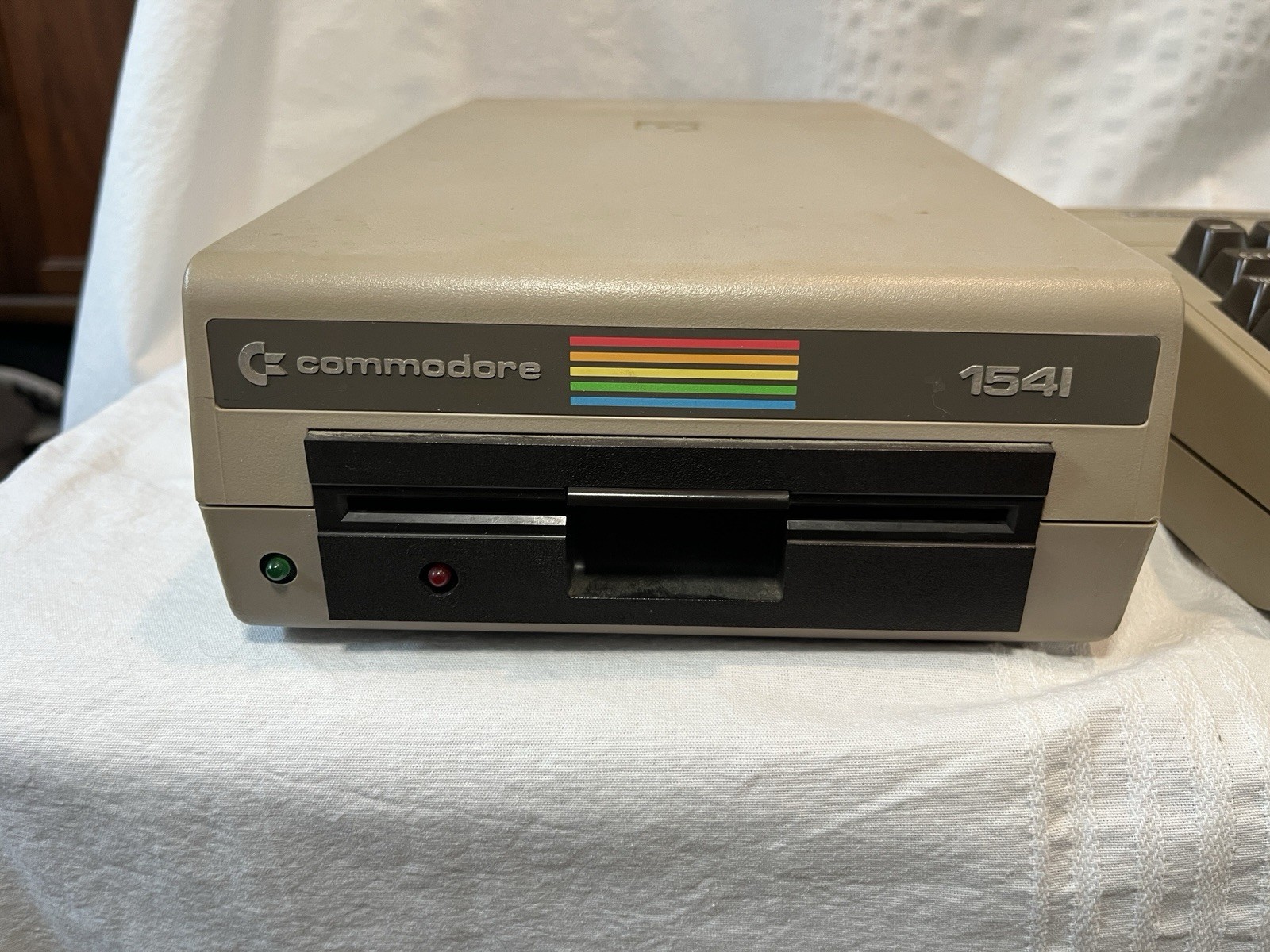 Commodore 64 Console + 1541 Disk Drive + Box/Accessories: Powers On – No Video
