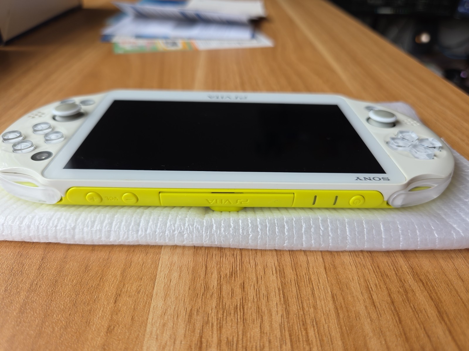 Sony PlayStation Vita Slim PS VITA Pch-2000 Lime Green Value Pack CIB US SELLER