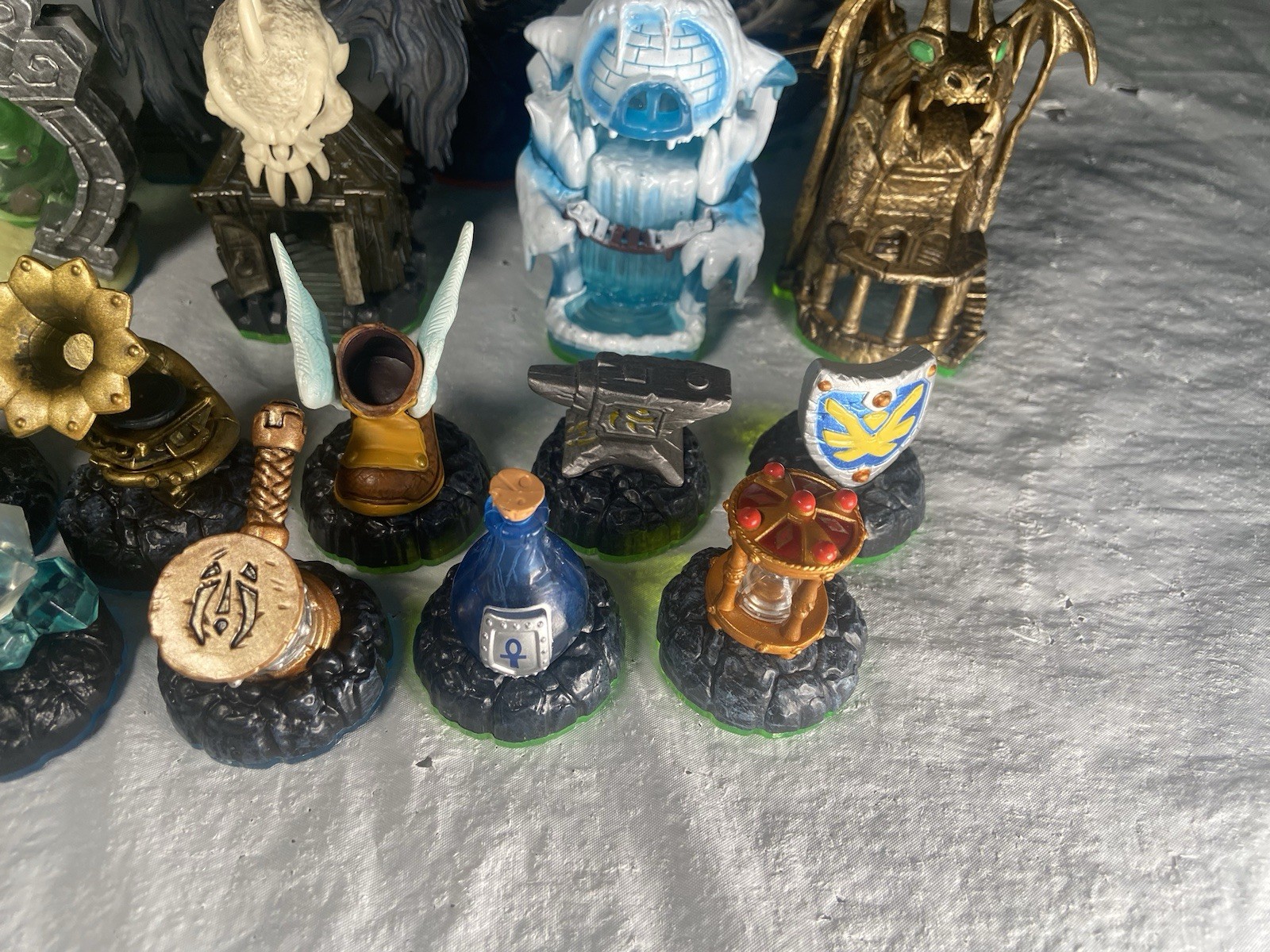 Skylanders Item Lot – 20 Items – Sheep Wreck Island, Spyro, & Empire Of Ice