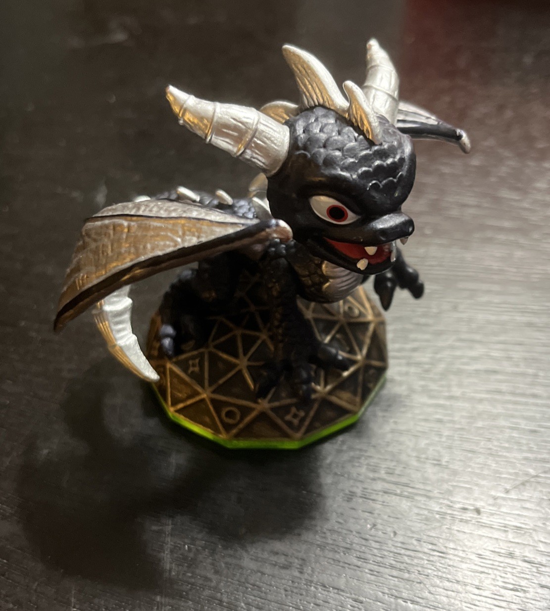 Skylanders Spyro’s Adventure Variant DARK SPYRO Series 1 2011 Figure WITH CARD