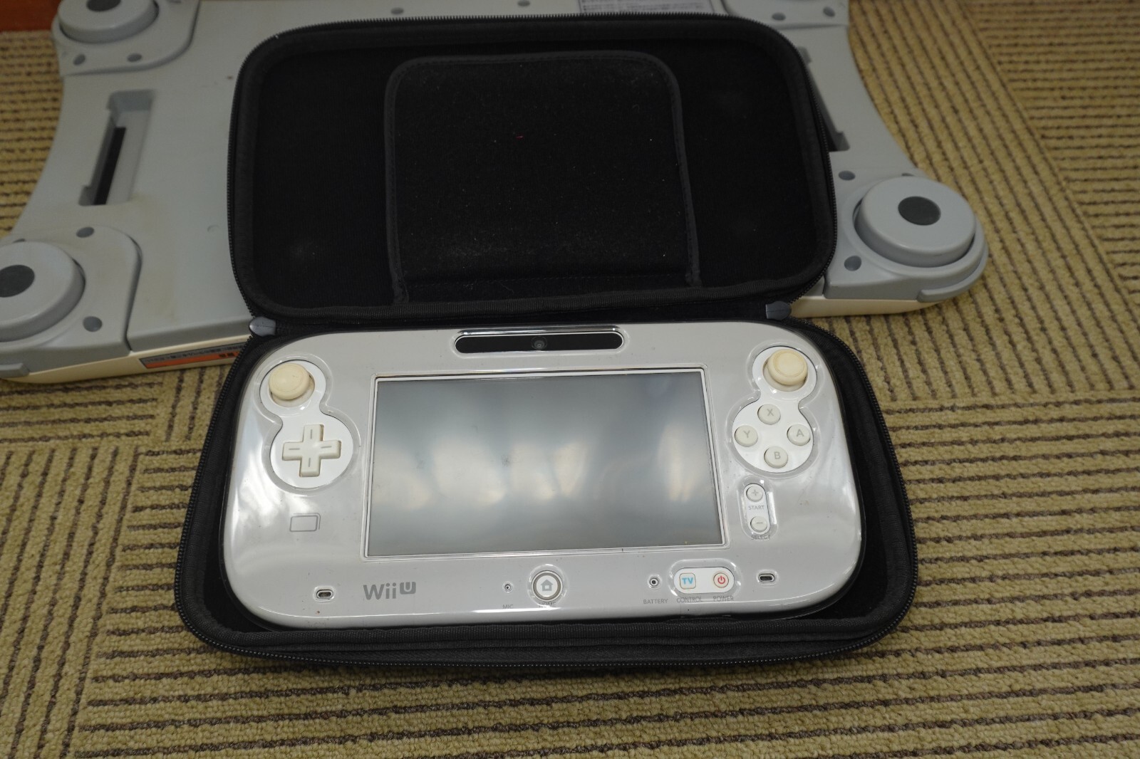 Nintendo WiiU 32GB white WUP-001 working item software wii fit etc… JAPAN