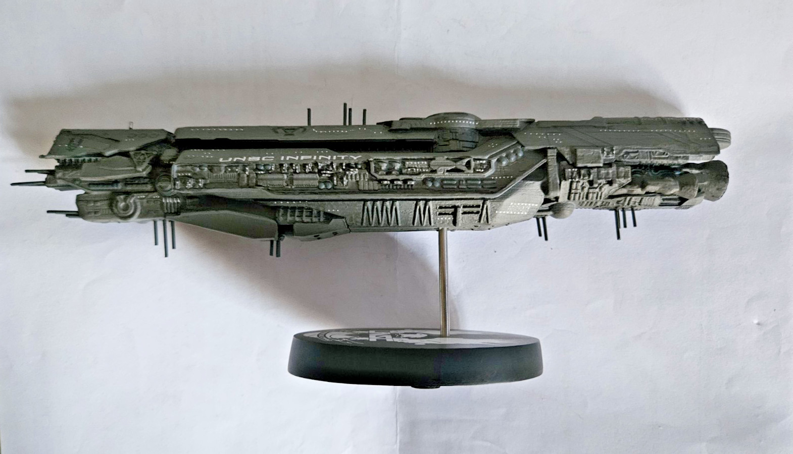 Dark Horse Deluxe Microsoft Halo UNSC Infinity 9″ Replica Ship Statue 2016