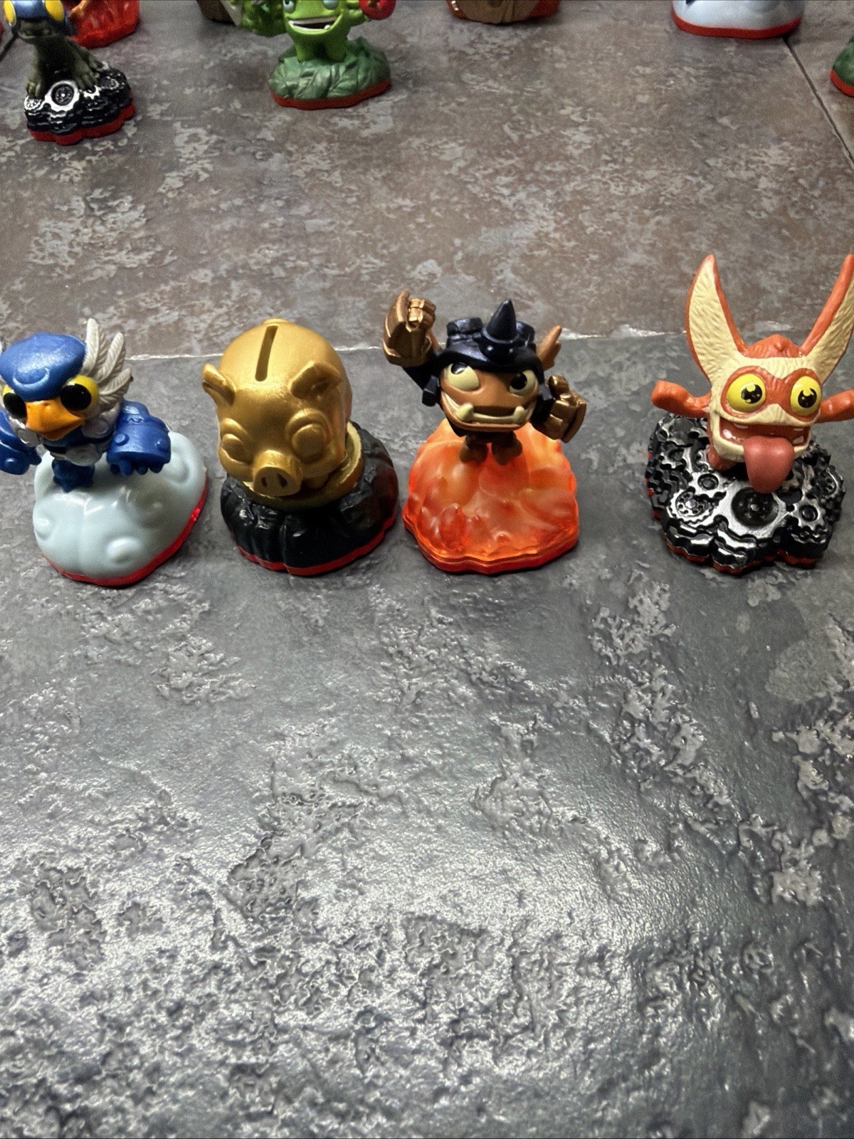Skylanders Character Figure Lot trap team and 6 keys
