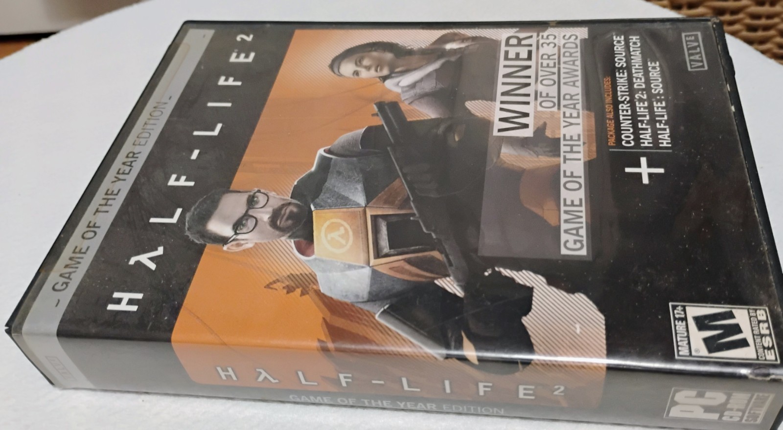 Half-Life 2 Game of the Year Edition PC CD-ROM 2005 5 Disc Set Valve Corp