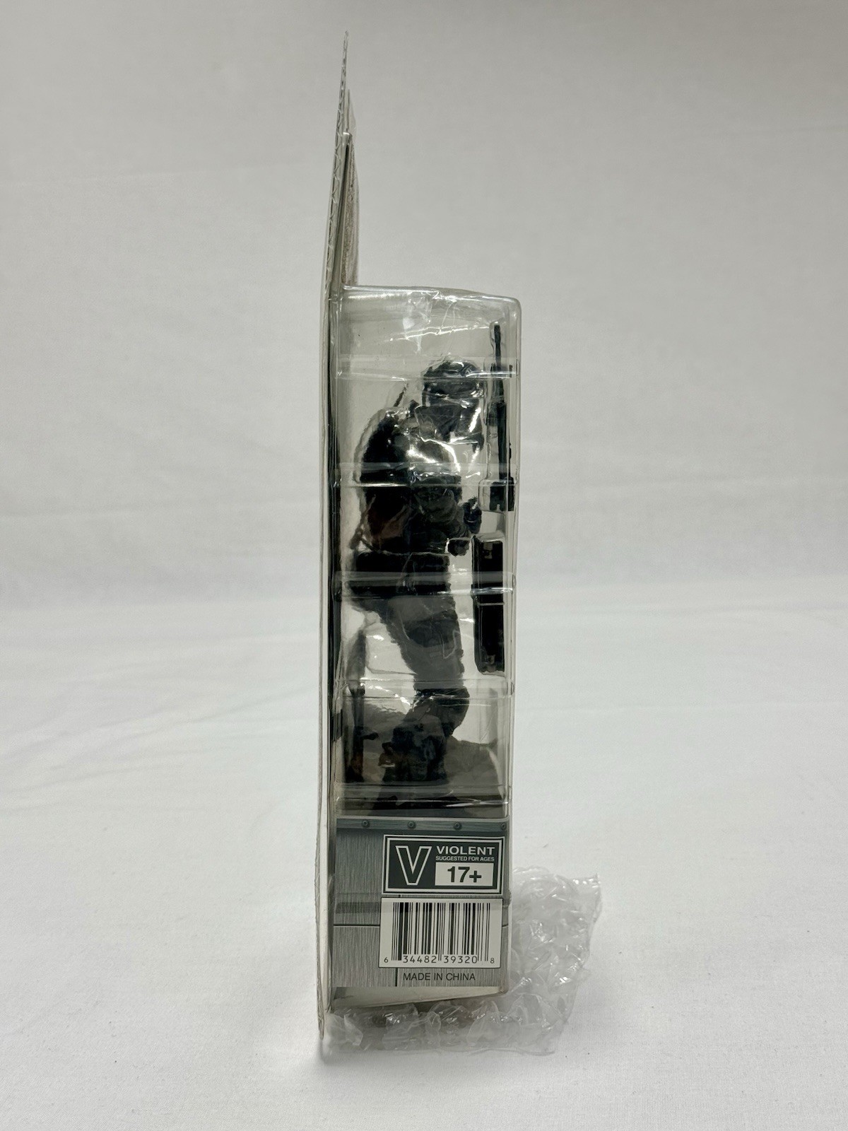 NECA Resident Evil 10th Anniversary Series 1 Hunk 7” Figure Box Wear Fast Shippi