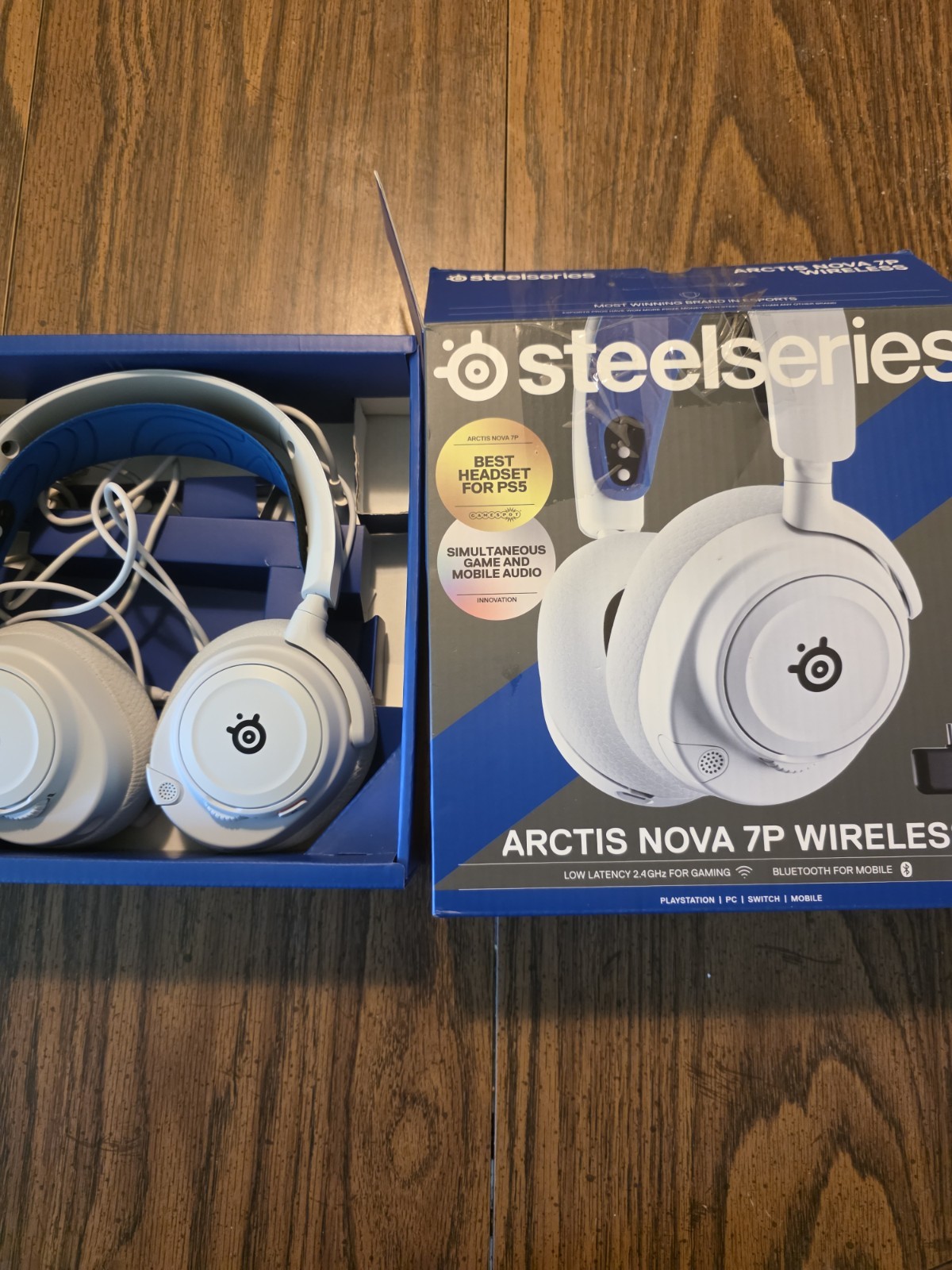 SteelSeries Arctis Nova 7P Wireless Bluetooth/RF UHF Over-Ear Headset White