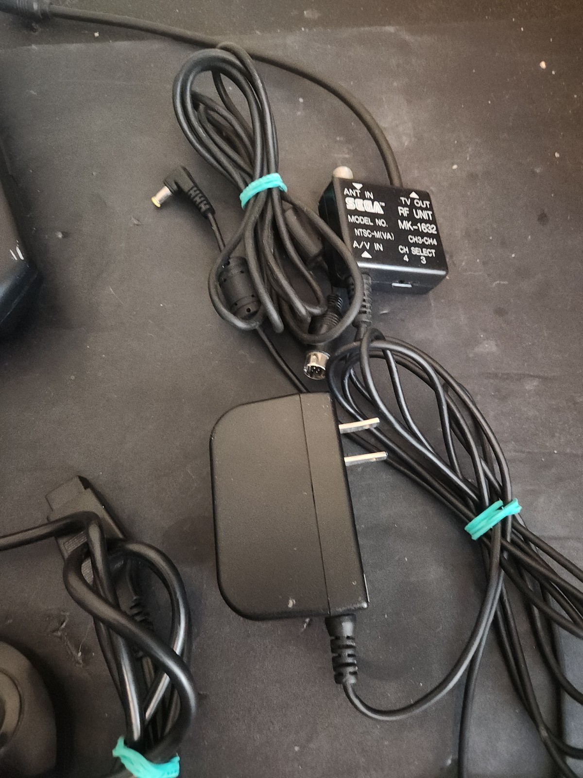 SEGA Genesis Model 2 MK-1631 With Cords And OEM Controller Tested Works