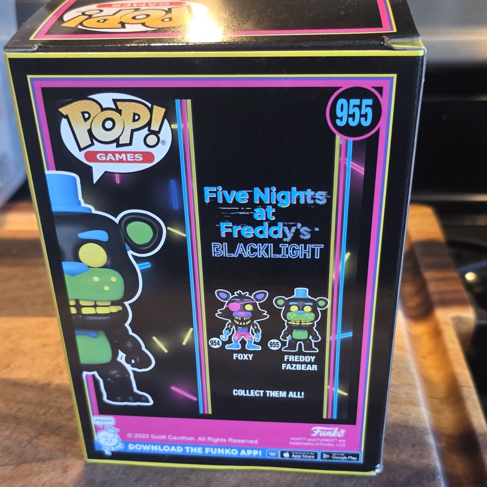 Funko Pop! Games FNAF Blacklight Freddy Fazbear #955 Hot Topic Ex