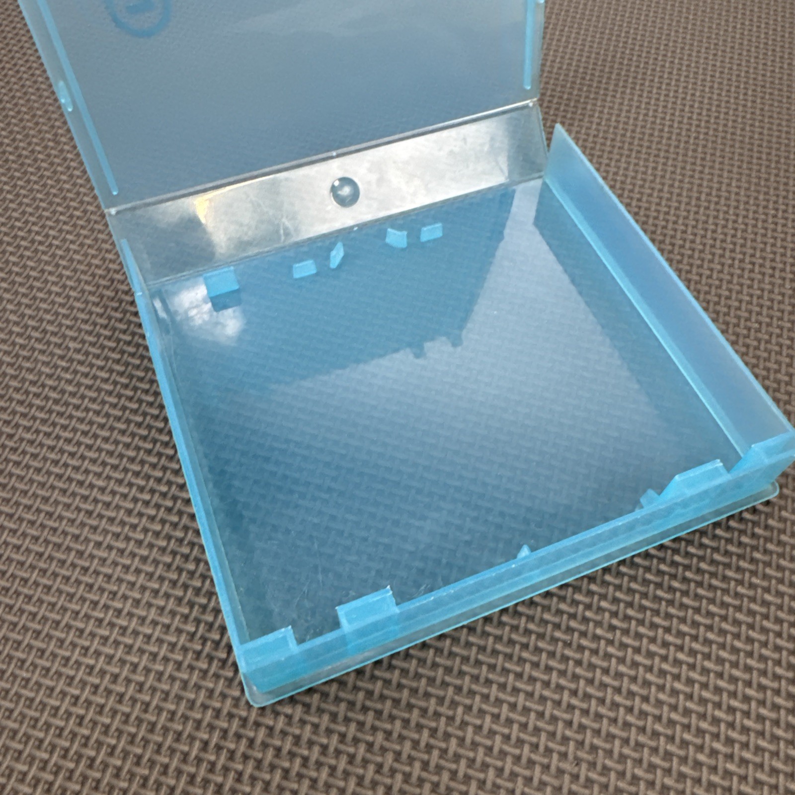 Nintendo Clear Blue Plastic NES Cartridge Hard Clamshell Case