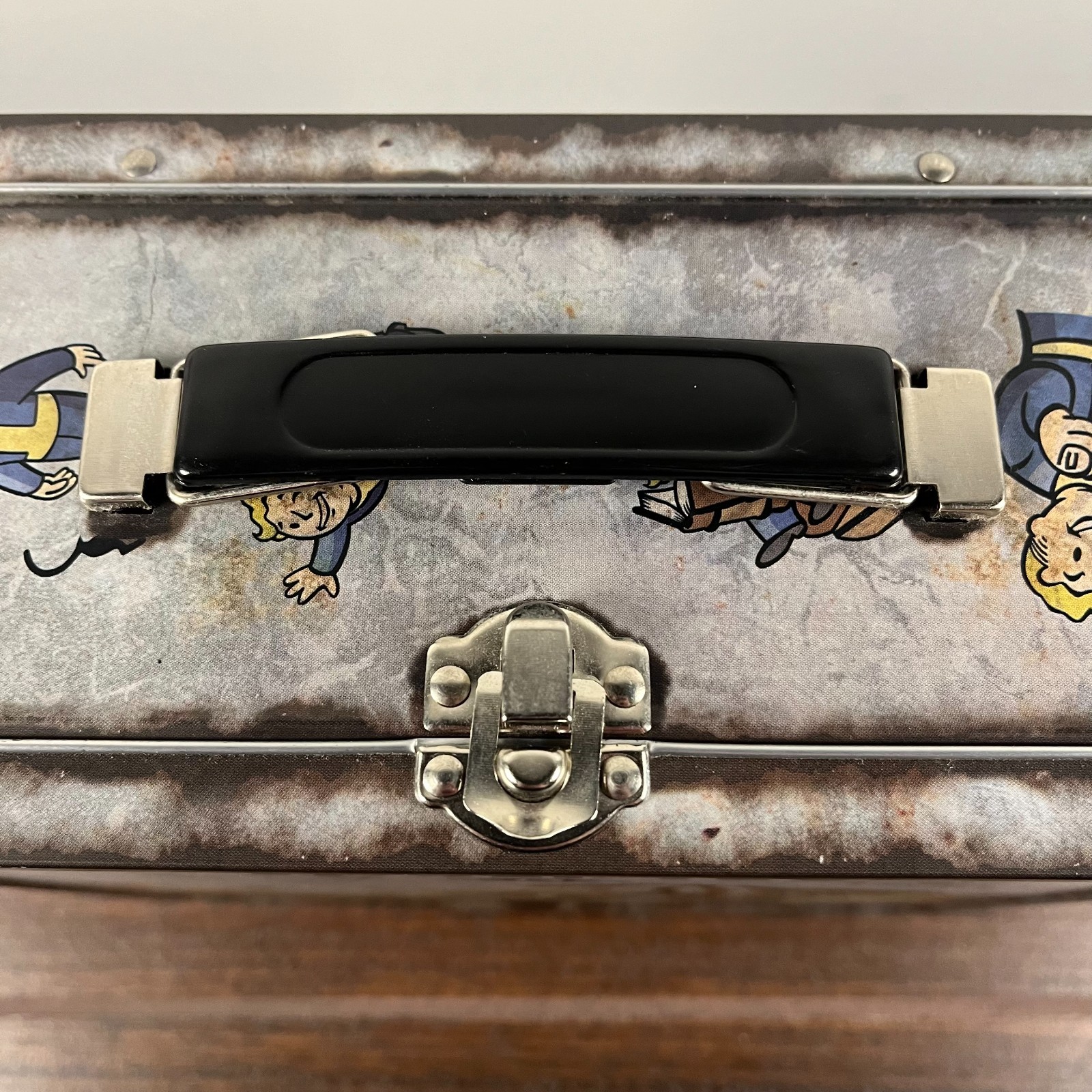 Fallout 3 Fanwraps Vault-Tec “Weathered” Tin Tote – Lunchbox | Excellent Cond.