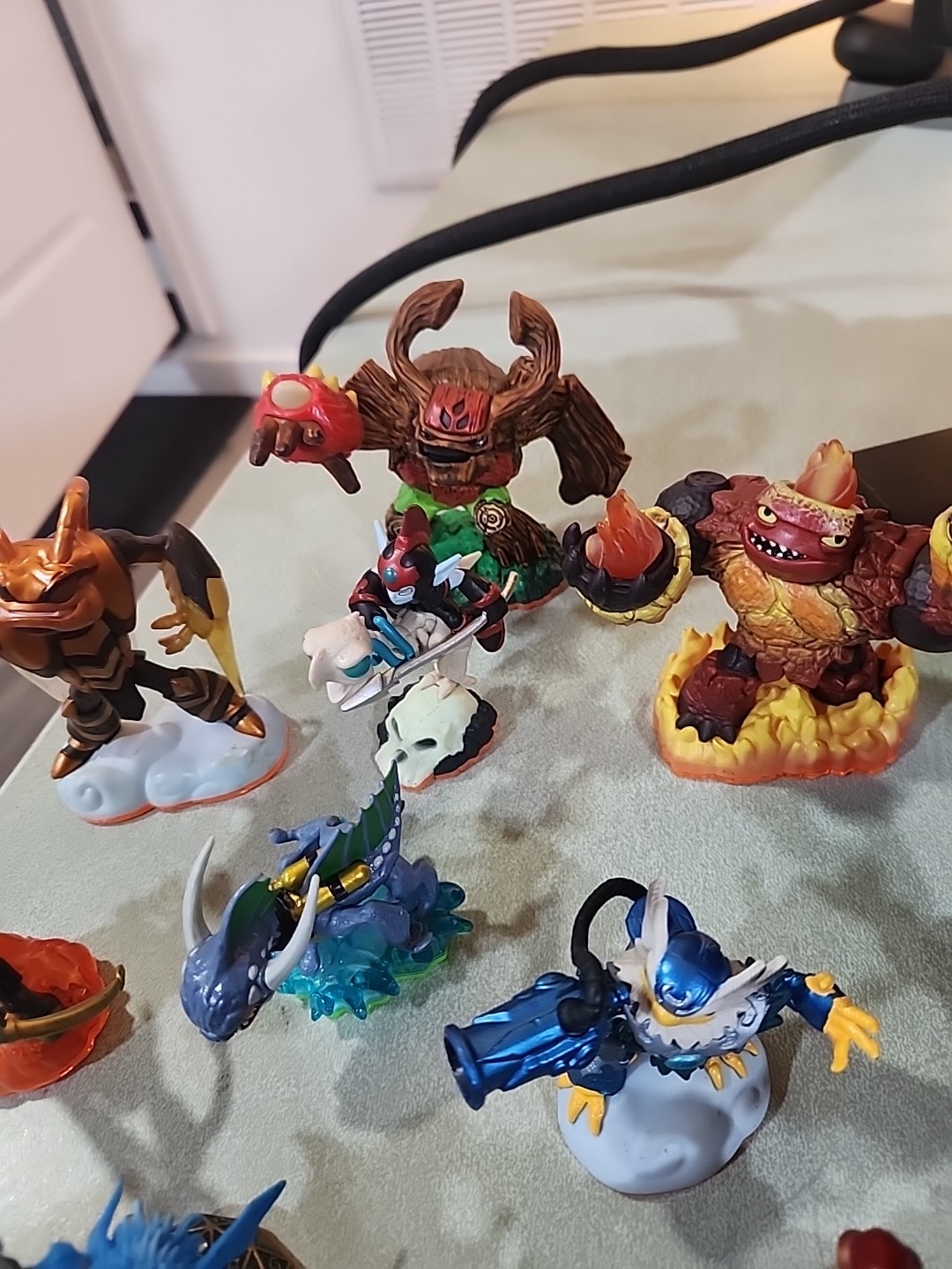 Activision Skylanders Giants Lot of 16 With Carrying Bag and Portal!