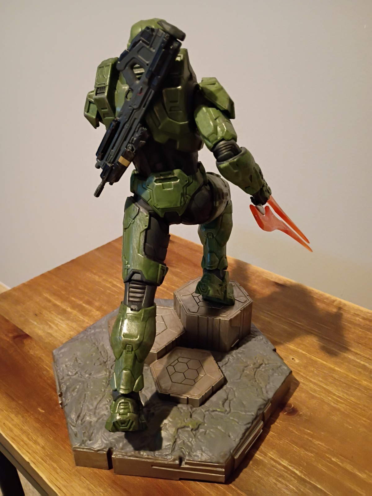 Halo Master Chief ’10 Statue Red Energy Sword Variant. Dark Horse Comics