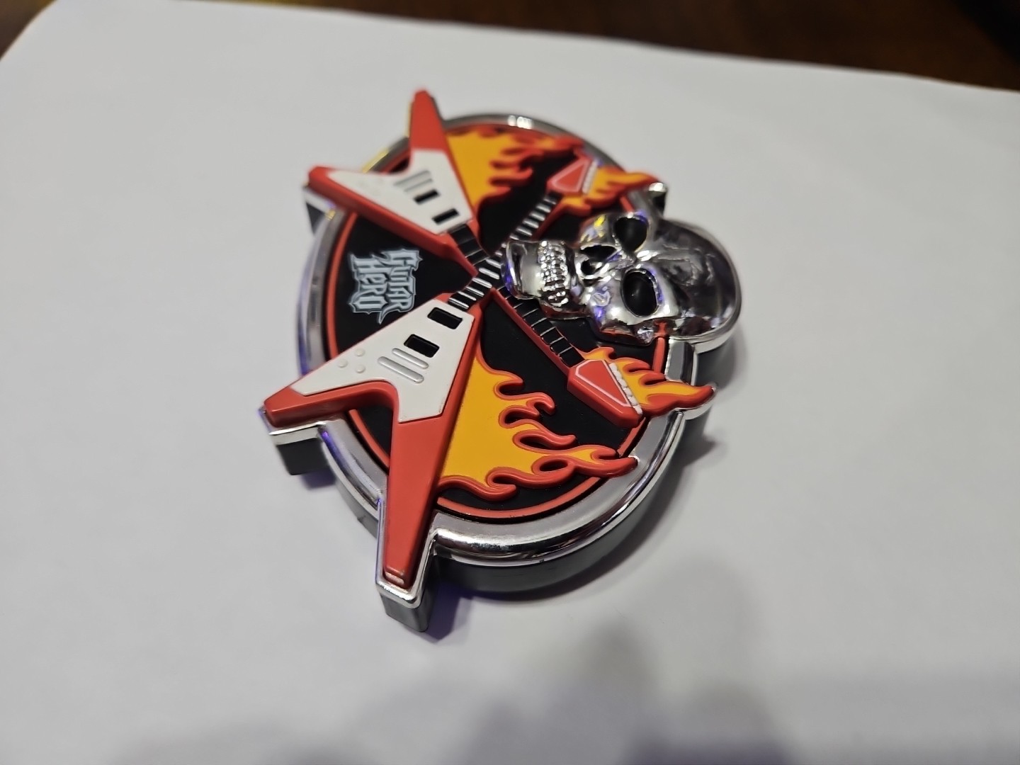 Guitar Hero 4.25″ Belt Buckle with Crossed Guitars, Skull & Flames 2007 Jada Toy