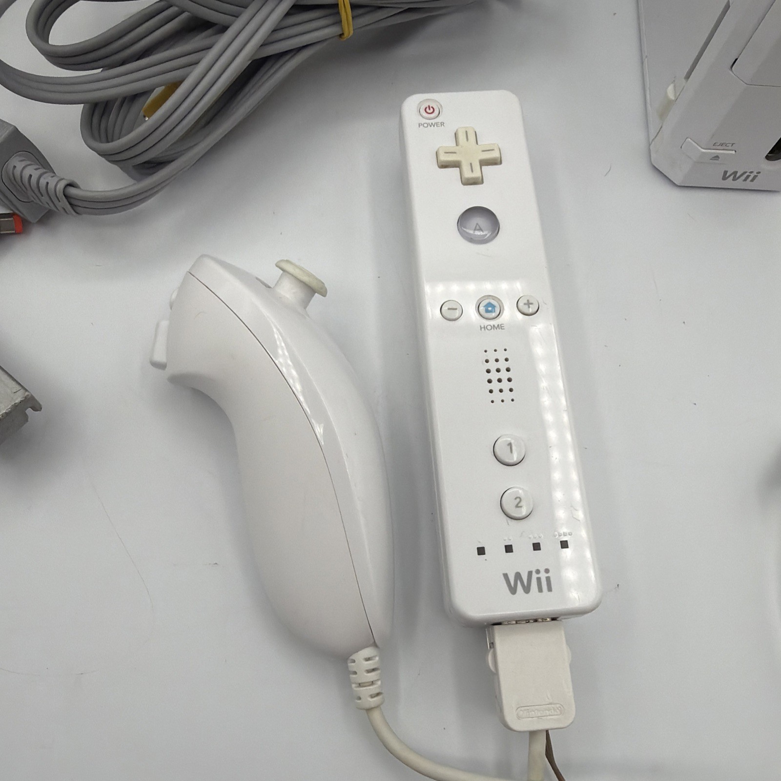 Nintendo Wii RVL-001 Console Bundle 1 Controller 1 Nunchuck 16 Games Tested