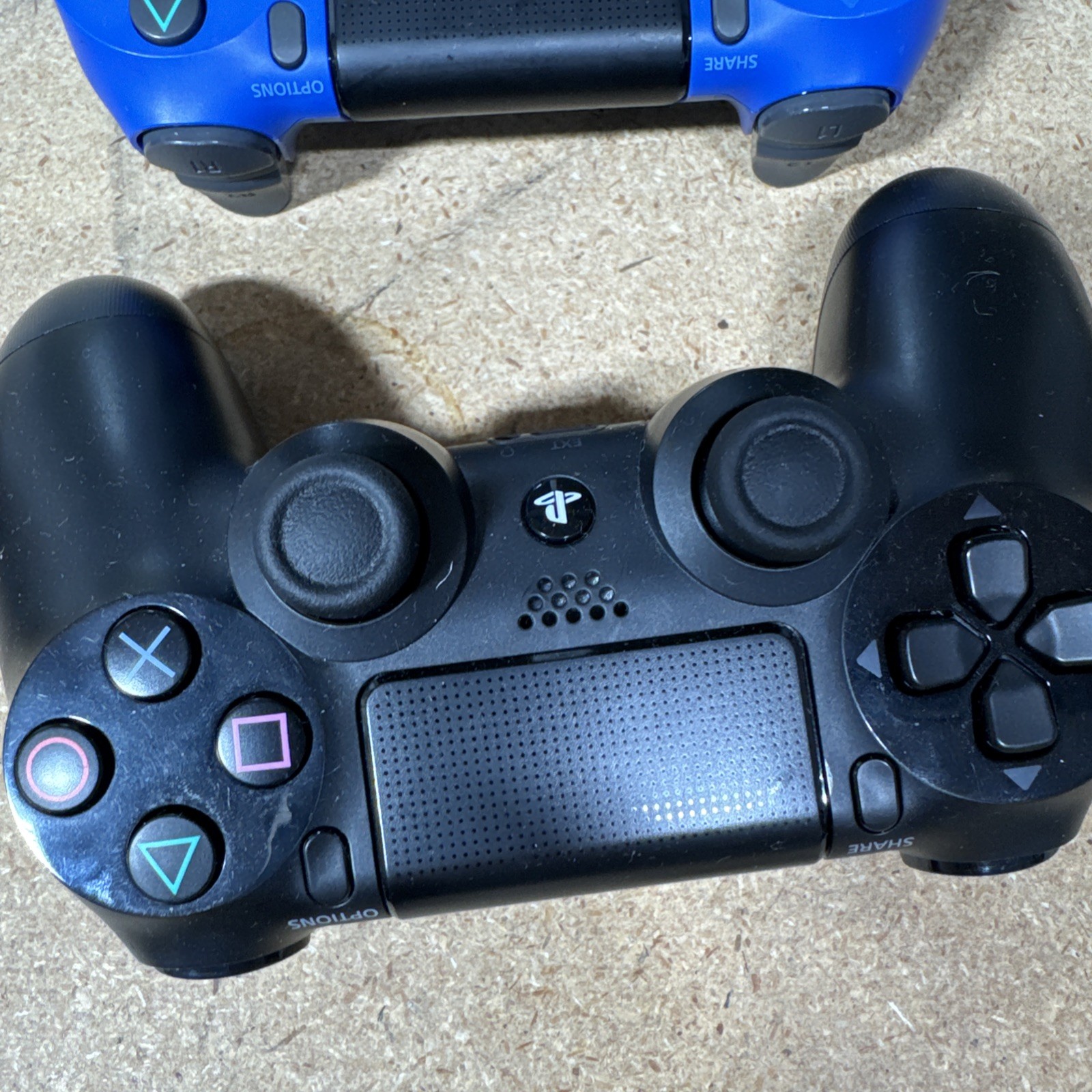 Sony PlayStation 4 PS4 CUH-1215A 500GB Bundle w/3 Controllers and 17 Games