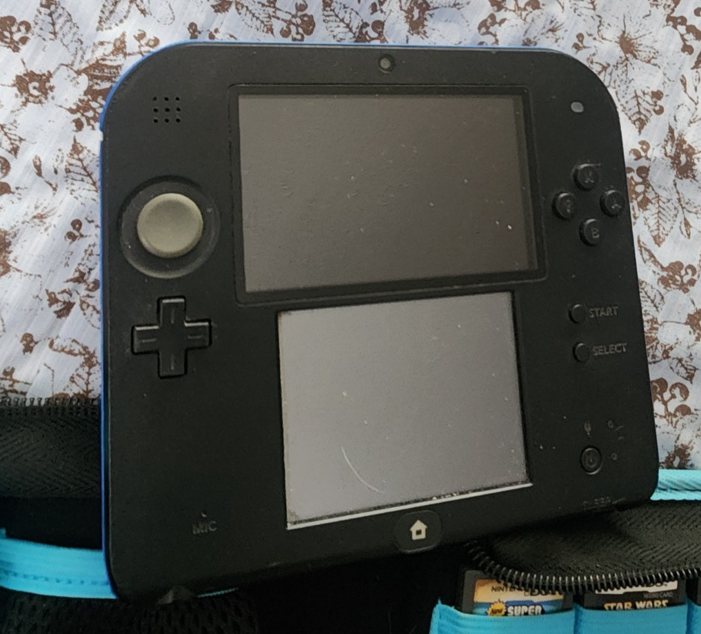 Nintendo 2DS Black/Blue Console Bundle W/ Case Charger & (5) Games *Tested