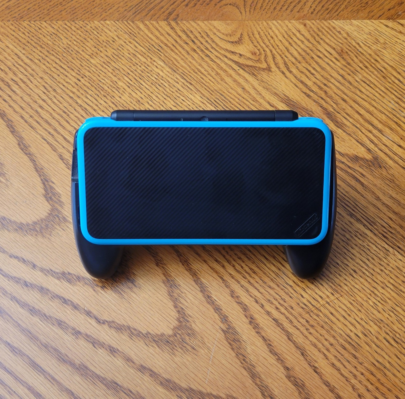New Nintendo 2DS XL Black / Turquoise – 64GB – Charger and Grip – Fast Ship!!