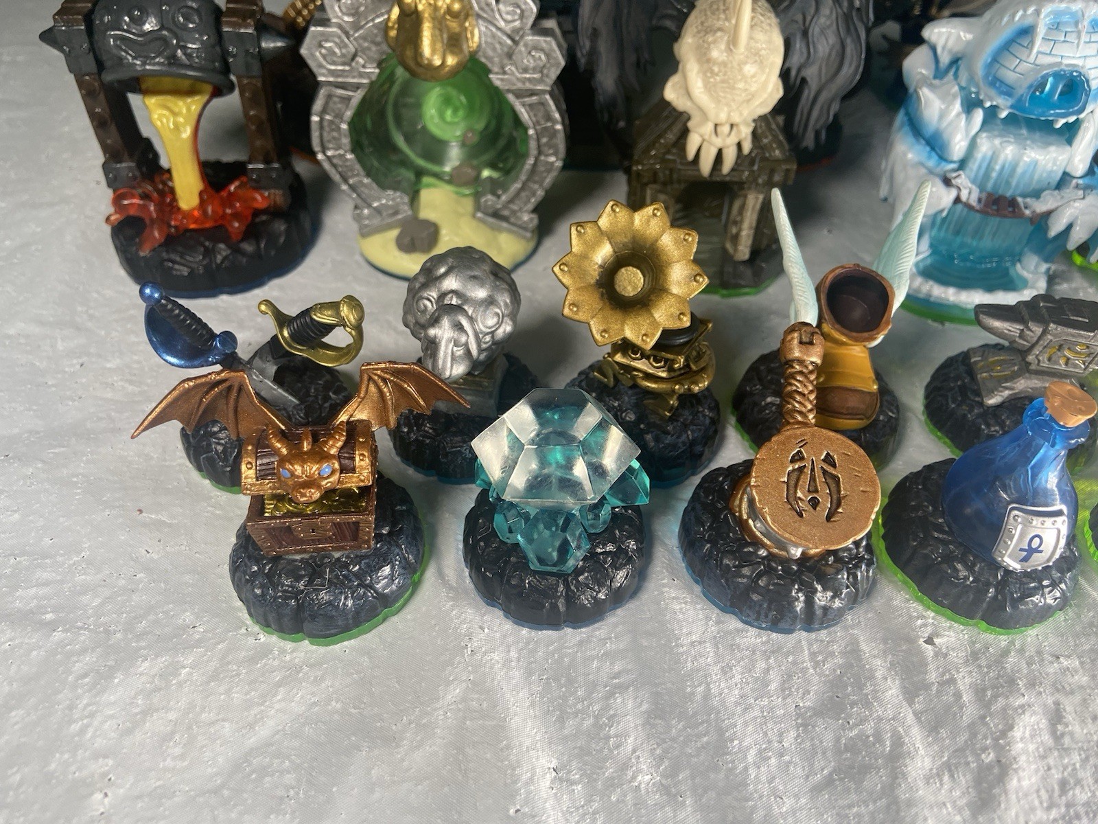 Skylanders Item Lot – 20 Items – Sheep Wreck Island, Spyro, & Empire Of Ice